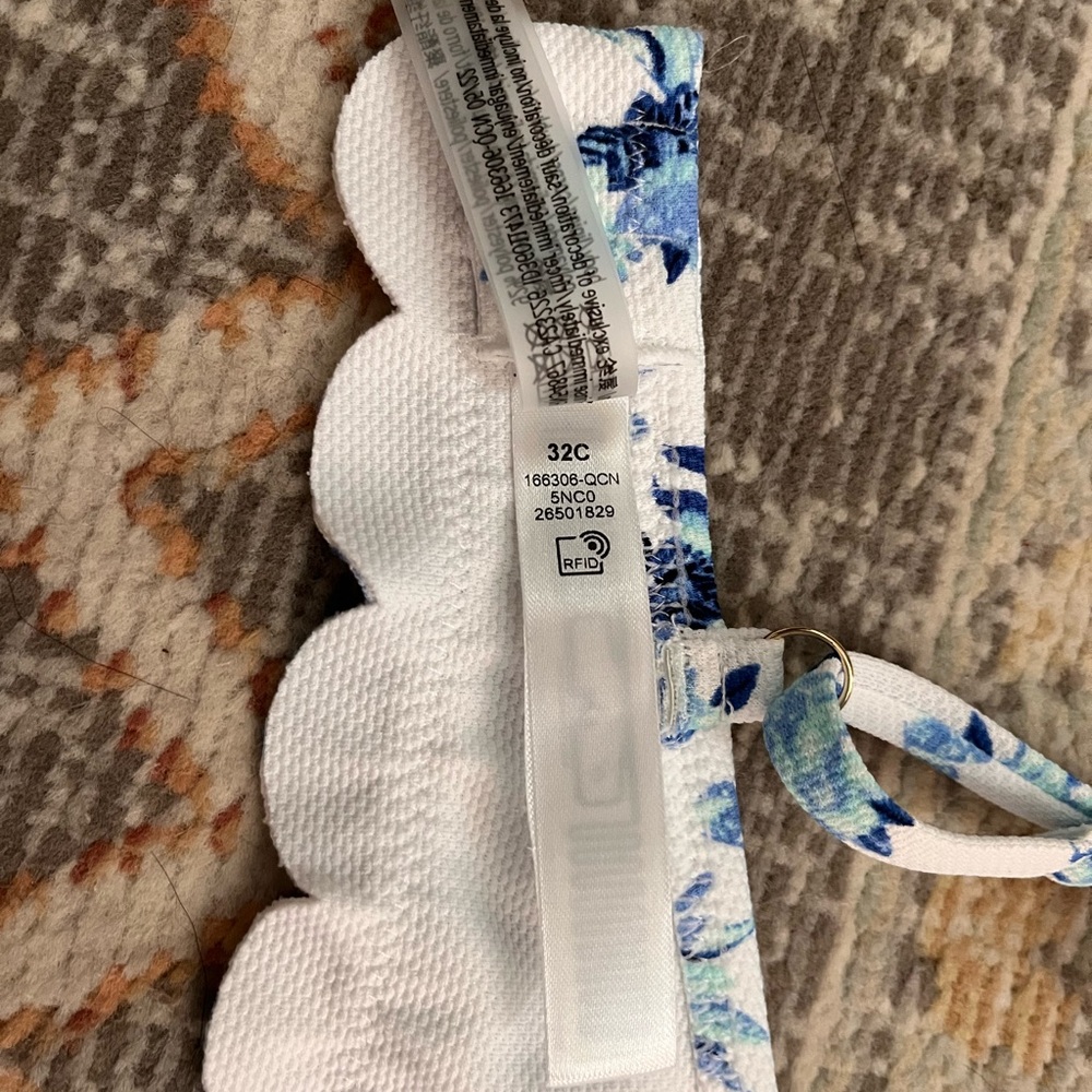 Victoria’s Secret swim top blu/white floral scalloped top & sides adjustable 32c - Picture 11 of 11